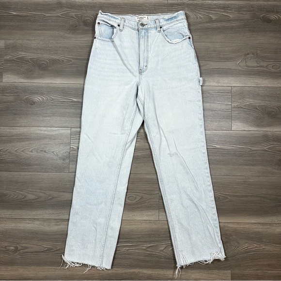 Abercrombie 90s Straight High Rise Light Wash Raw Hem Jeans Size 30 10L - Picture 1 of 3